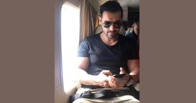 John Abraham in Plane