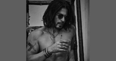 SRK’s Shirtless Pic for Son Aryan’s Clothing Brand Breaks the Internet