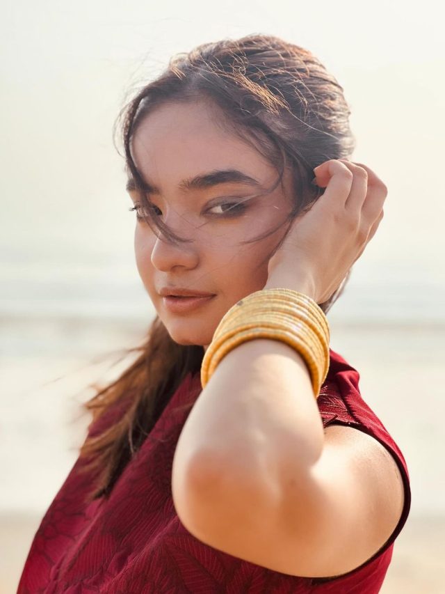 Celeb Latest Look : Anushka Sen