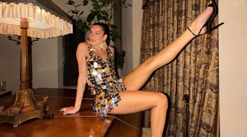 Dua Lipa's Viral Piano Photos A Sparkling Celebration of Style and Confidence