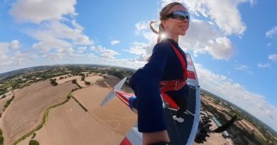 Sydney Sweeney Tells Tom Cruise to Watch Out After Death-Defying Airplane Stunt - Copy