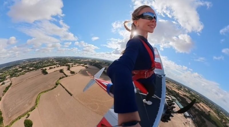 Sydney Sweeney Tells Tom Cruise to Watch Out After Death-Defying Airplane Stunt - Copy